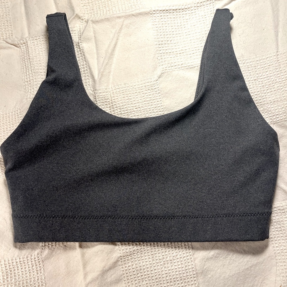 EVERLANE PERFORM SPORTS BRA NWOT XS